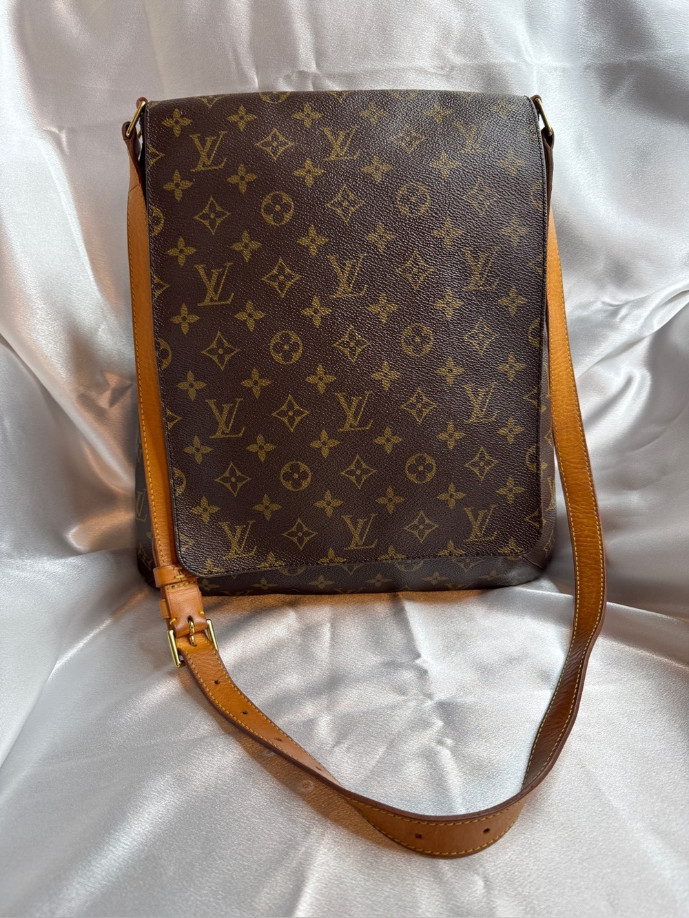 Louis Vuitton LV Monogram Musette Salsa with COA